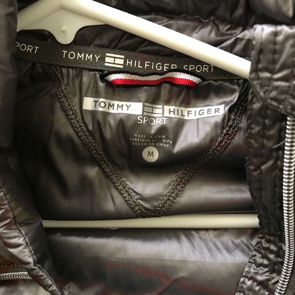 Medium Tommy Hilfiger Puffer Vest - Picture 3 of 3